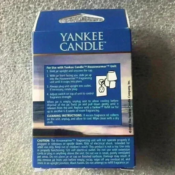 Yankee Candle Seaside Holiday Housewarmer Scented Oil Air Freshener Refill - Picture 2 of 2